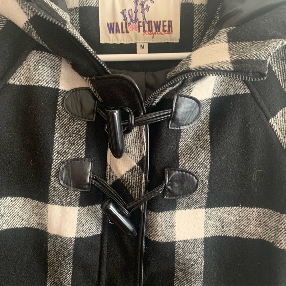 B&W hooded coat, Size M - Picture 2 of 4